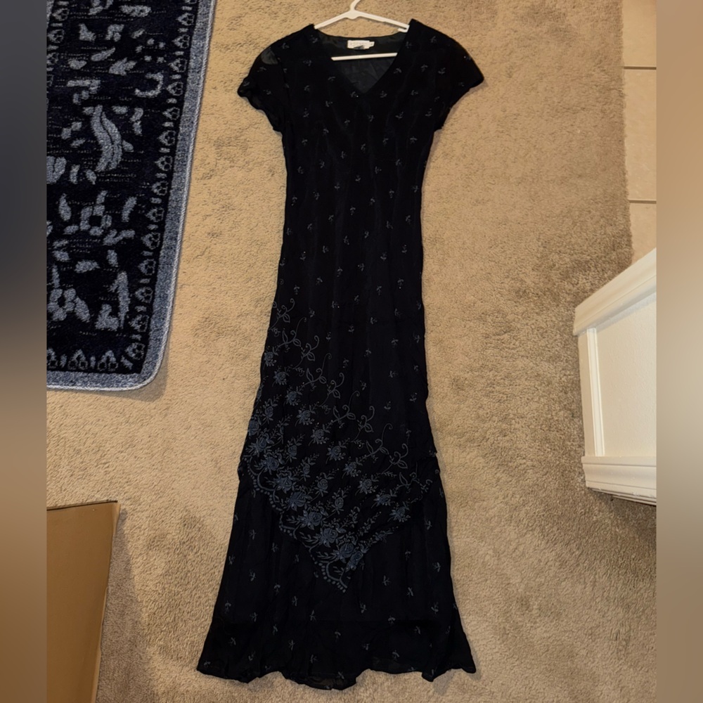 Vintage Embroidered Midi Dress – Size S